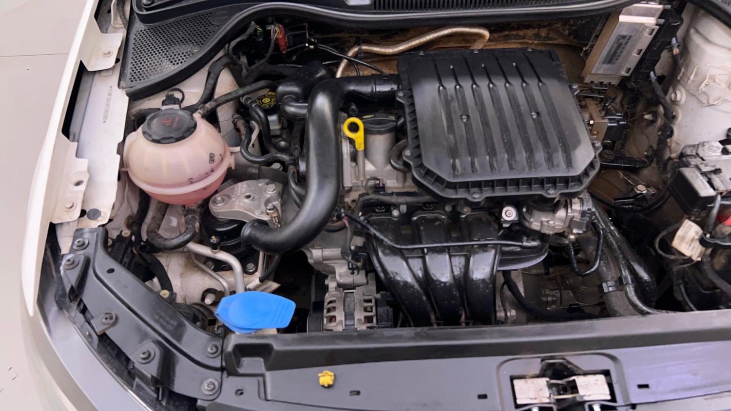 Used 2018 Volkswagen Polo Comfortline 1.0L (P) Petrol Manual engine ENGINE RIGHT SIDE VIEW
