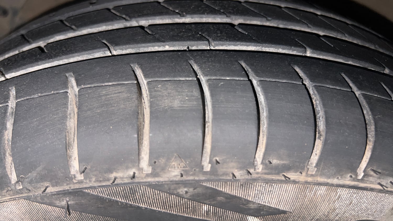 Used 2017 Hyundai Grand i10 Sportz (O) AT 1.2 Kappa VTVT Petrol Automatic tyres LEFT FRONT TYRE TREAD VIEW