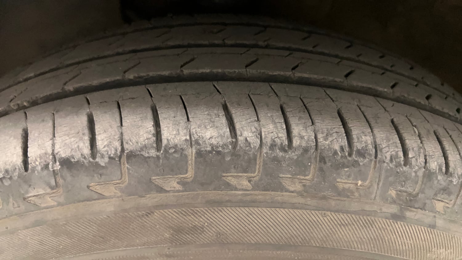 Used 2021 Maruti Suzuki Ignis Zeta 1.2 AMT Petrol Automatic tyres LEFT FRONT TYRE TREAD VIEW