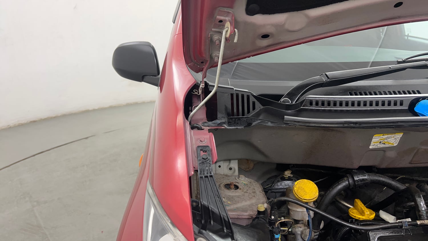 Used 2018 Datsun Redi-GO T(O) 1.0 Petrol Manual engine ENGINE RIGHT SIDE HINGE & APRON VIEW