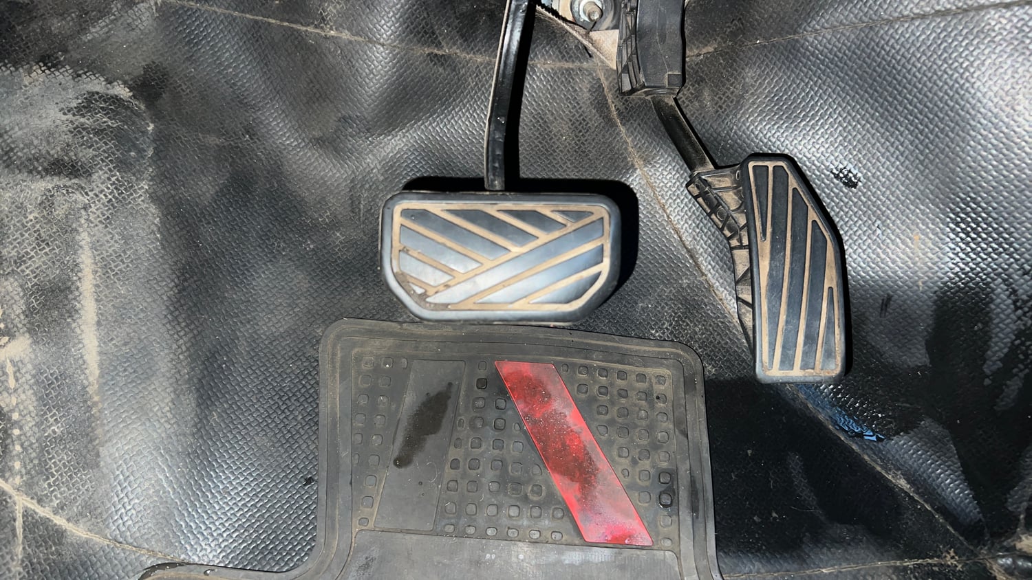 Used 2018 Maruti Suzuki Swift VXi AMT Petrol Automatic interior PEDALS VIEW