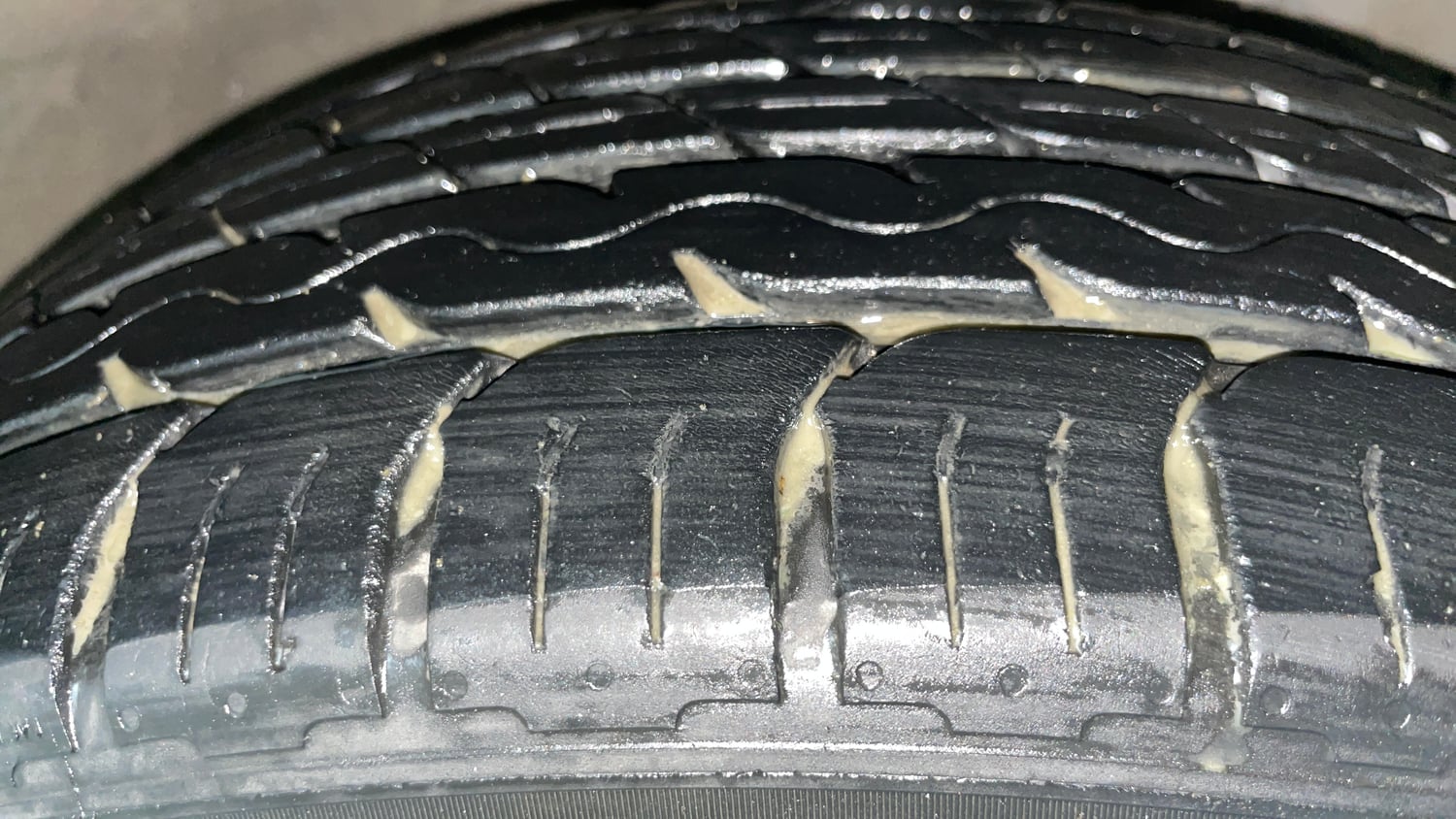 Used 2017 Maruti Suzuki Ciaz Alpha 1.4 MT Petrol Manual tyres RIGHT FRONT TYRE TREAD VIEW