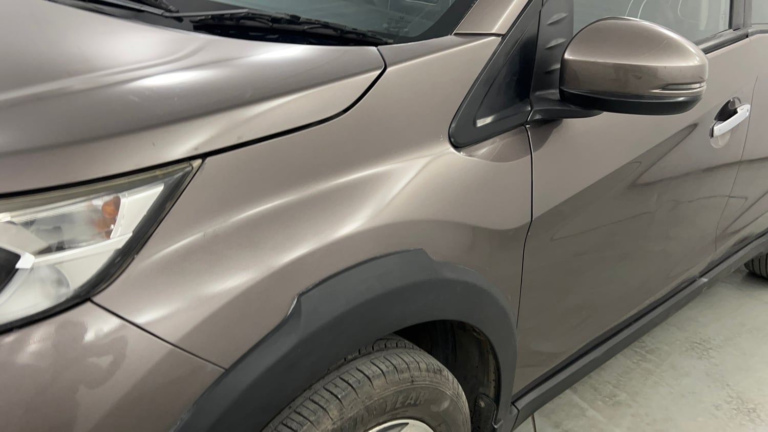Used 2017 Honda BR-V V CVT Petrol Petrol Automatic dents MINOR SCRATCH