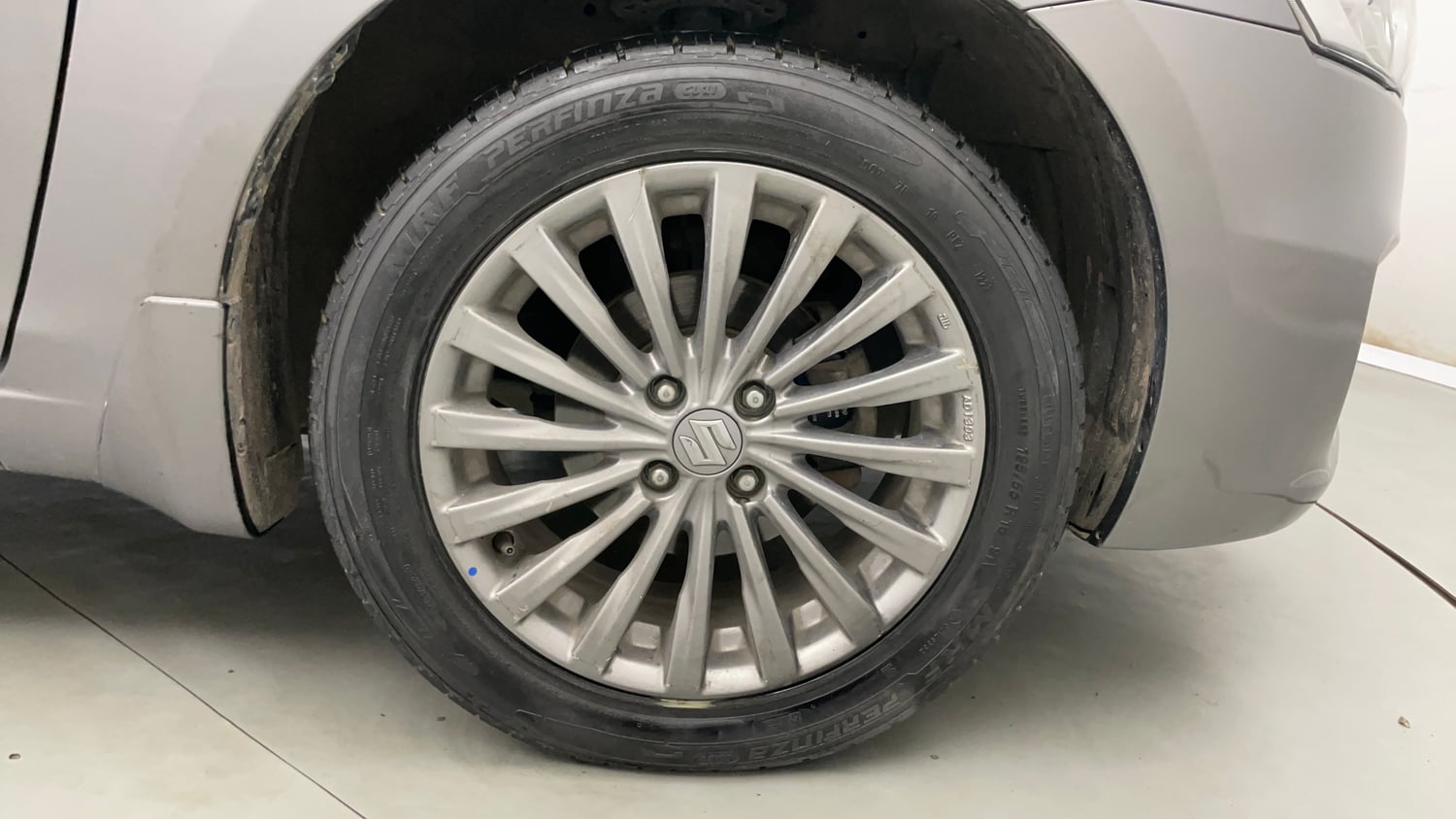 Used 2017 Maruti Suzuki Ciaz Alpha 1.4 MT Petrol Manual tyres RIGHT FRONT TYRE RIM VIEW