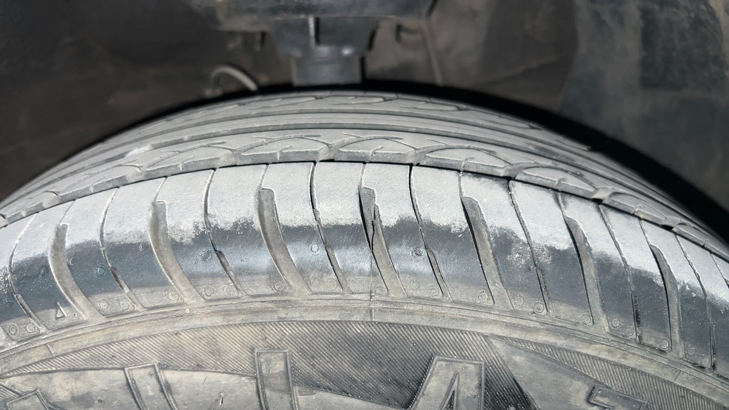 Used 2018 Hyundai Elite i20 Sportz 1.2 Petrol Manual tyres RIGHT FRONT TYRE TREAD VIEW