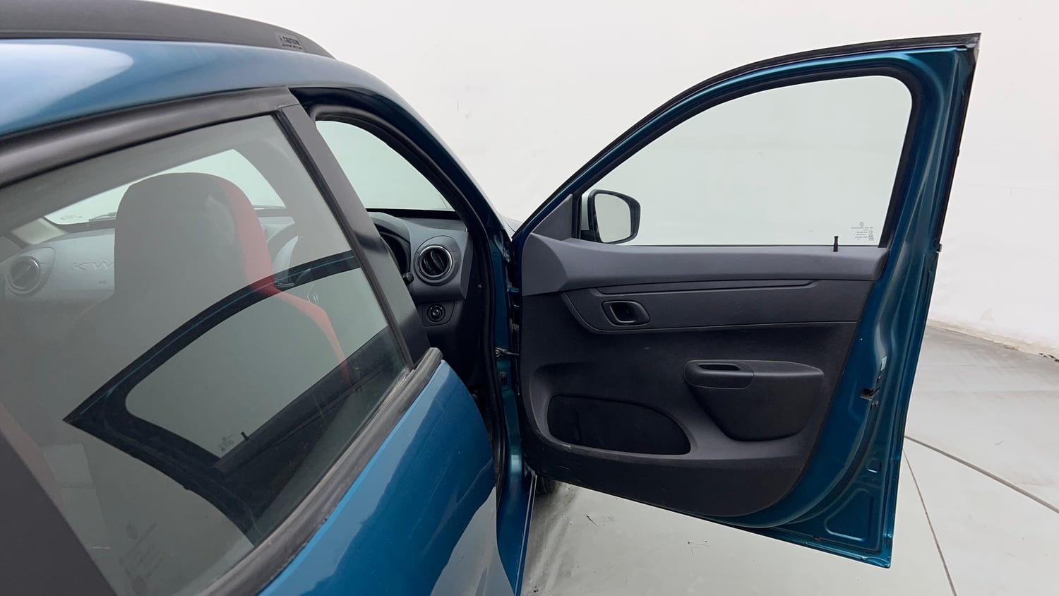 Used 2022 Renault Kwid RXT 1.0 AMT (O) Petrol Automatic interior RIGHT FRONT DOOR OPEN VIEW