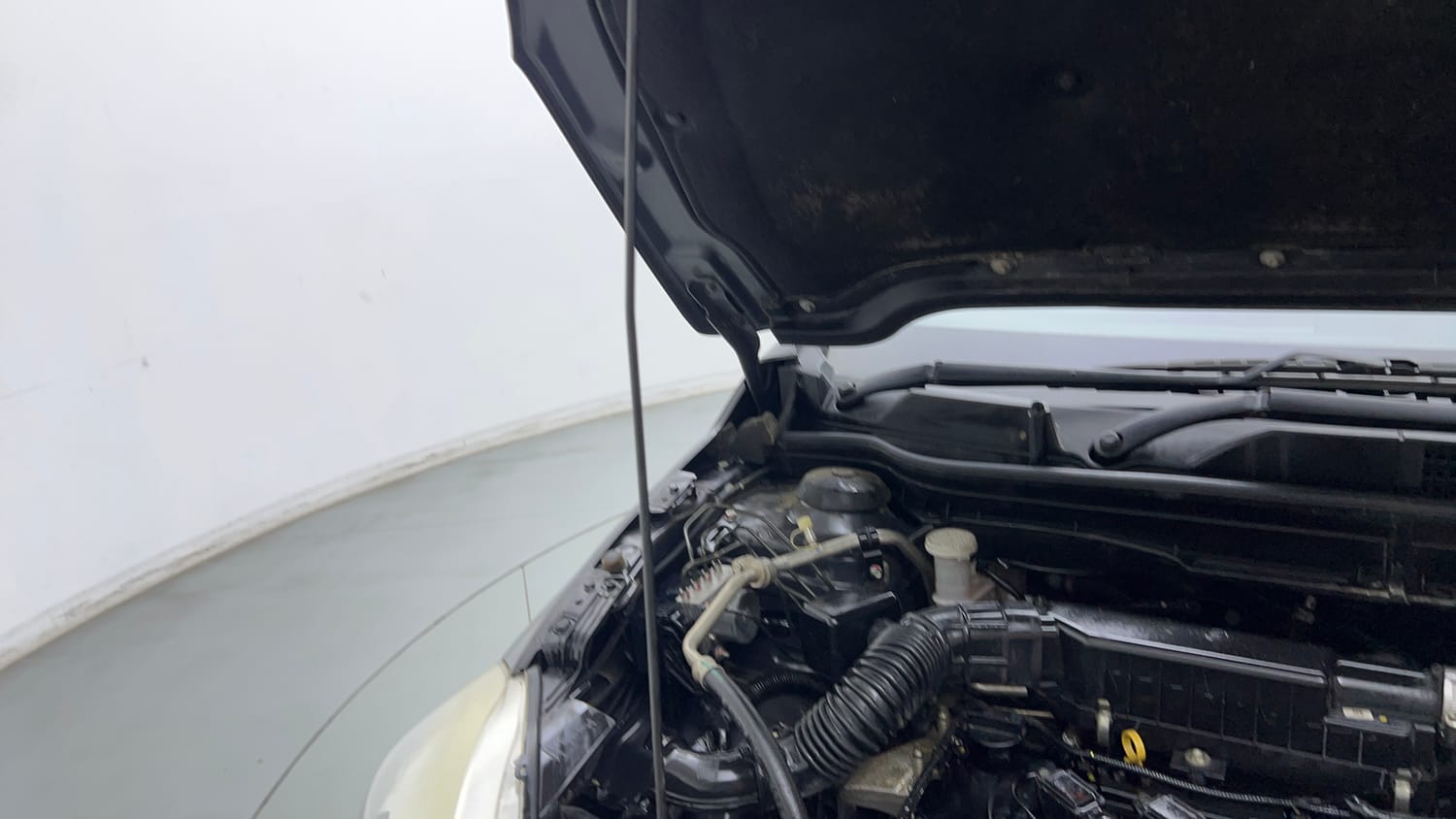 Used 2020 Maruti Suzuki S-Cross Zeta Petrol Manual engine ENGINE RIGHT SIDE HINGE & APRON VIEW