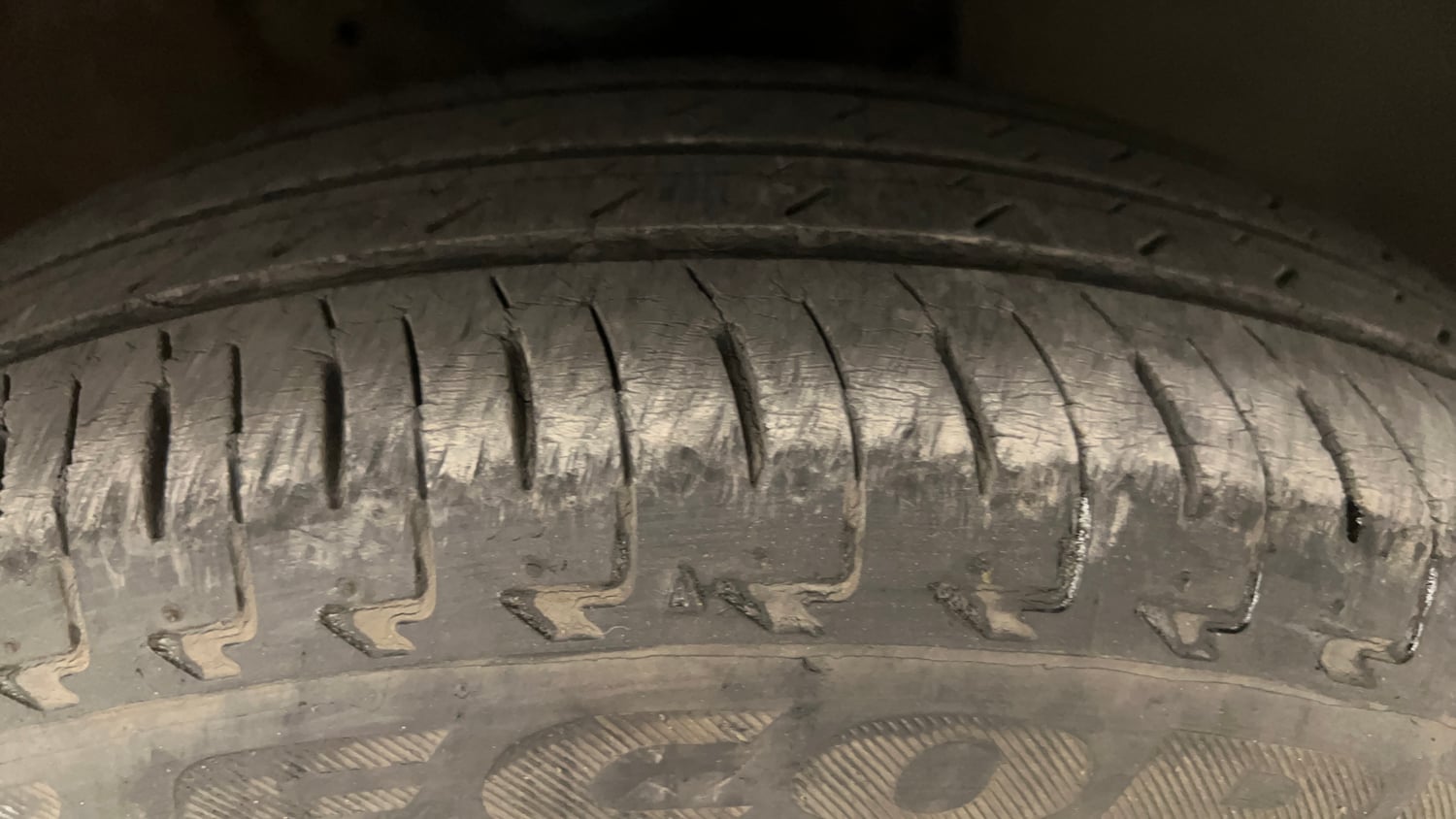 Used 2021 Maruti Suzuki Ignis Zeta 1.2 AMT Petrol Automatic tyres RIGHT FRONT TYRE TREAD VIEW