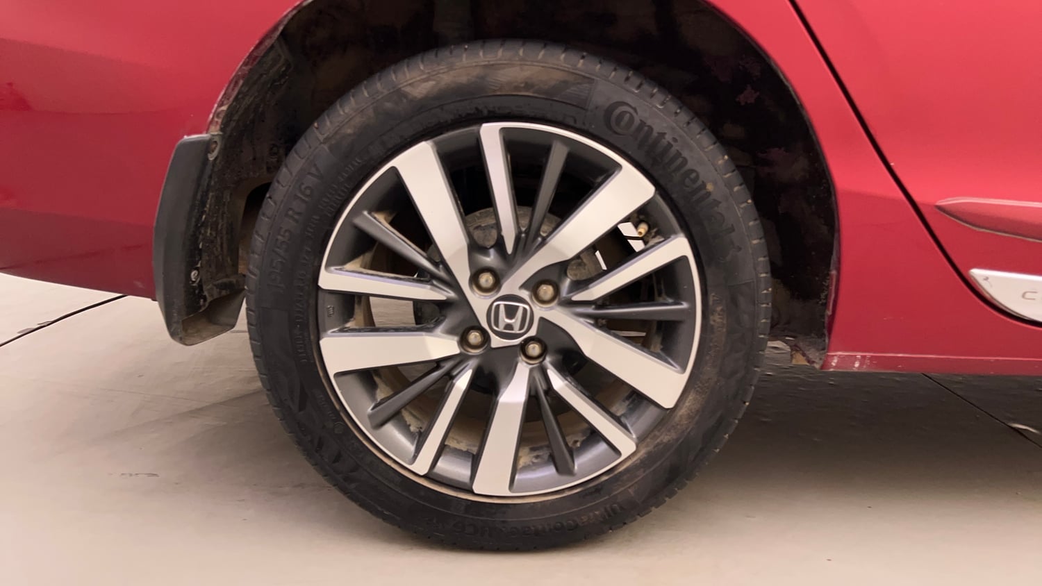 Used 2021 Honda City VX CVT Petrol Petrol Automatic tyres RIGHT REAR TYRE RIM VIEW