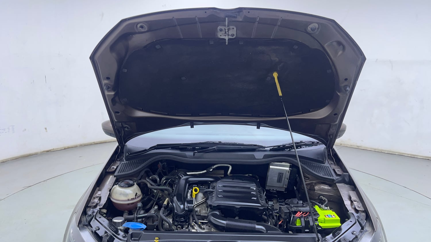 Used 2021 Volkswagen Polo Highline Plus 1.0L TSI Petrol Manual engine ENGINE & BONNET OPEN FRONT VIEW