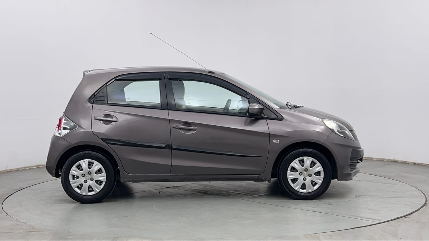 Used 2013 Honda Brio S MT Petrol Manual exterior RIGHT SIDE VIEW