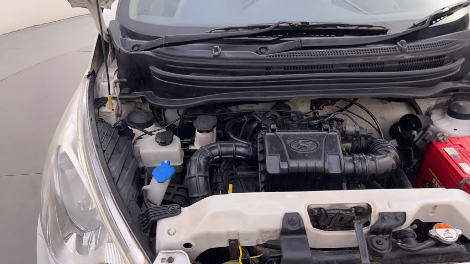 Used 2017 Hyundai Eon Era + Petrol Manual engine ENGINE RIGHT SIDE HINGE & APRON VIEW
