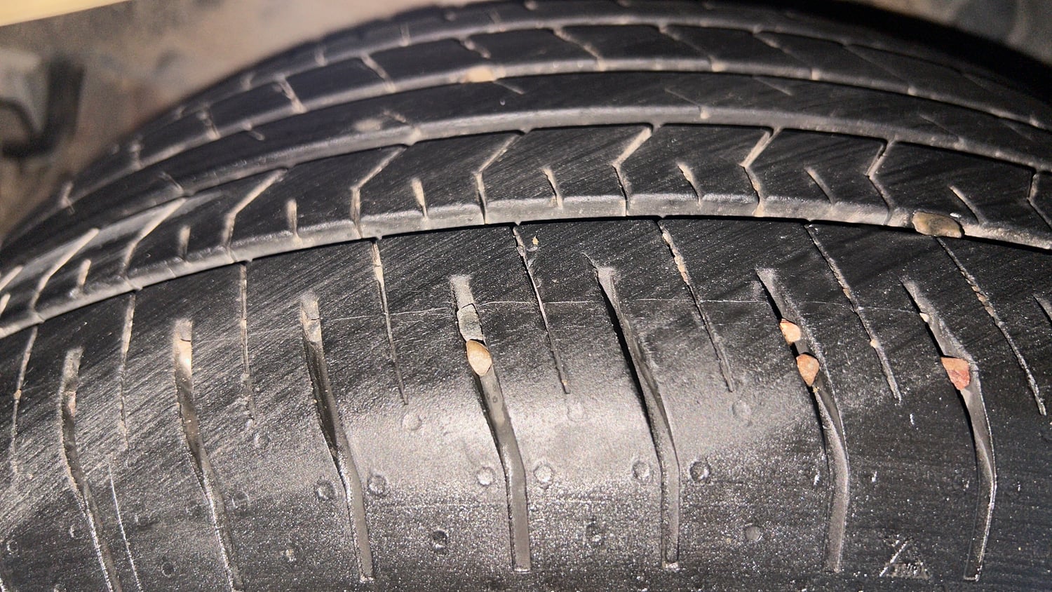 Used 2023 Hyundai Verna SX (O) 1.5 Turbo Petrol DCT Petrol Automatic tyres RIGHT REAR TYRE TREAD VIEW