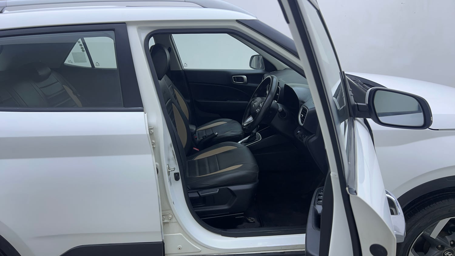 Used 2019 Hyundai Venue SX Plus 1.0 Turbo DCT Petrol Automatic interior RIGHT SIDE FRONT DOOR CABIN VIEW