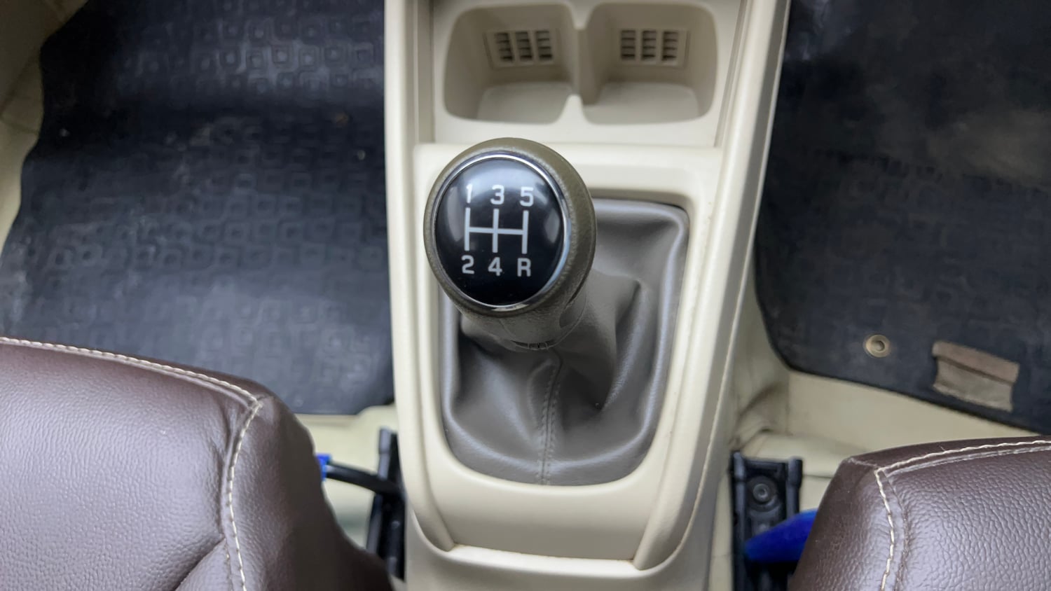 Used 2021 Maruti Suzuki Ertiga VXi CNG Cng Manual interior GEAR  KNOB VIEW