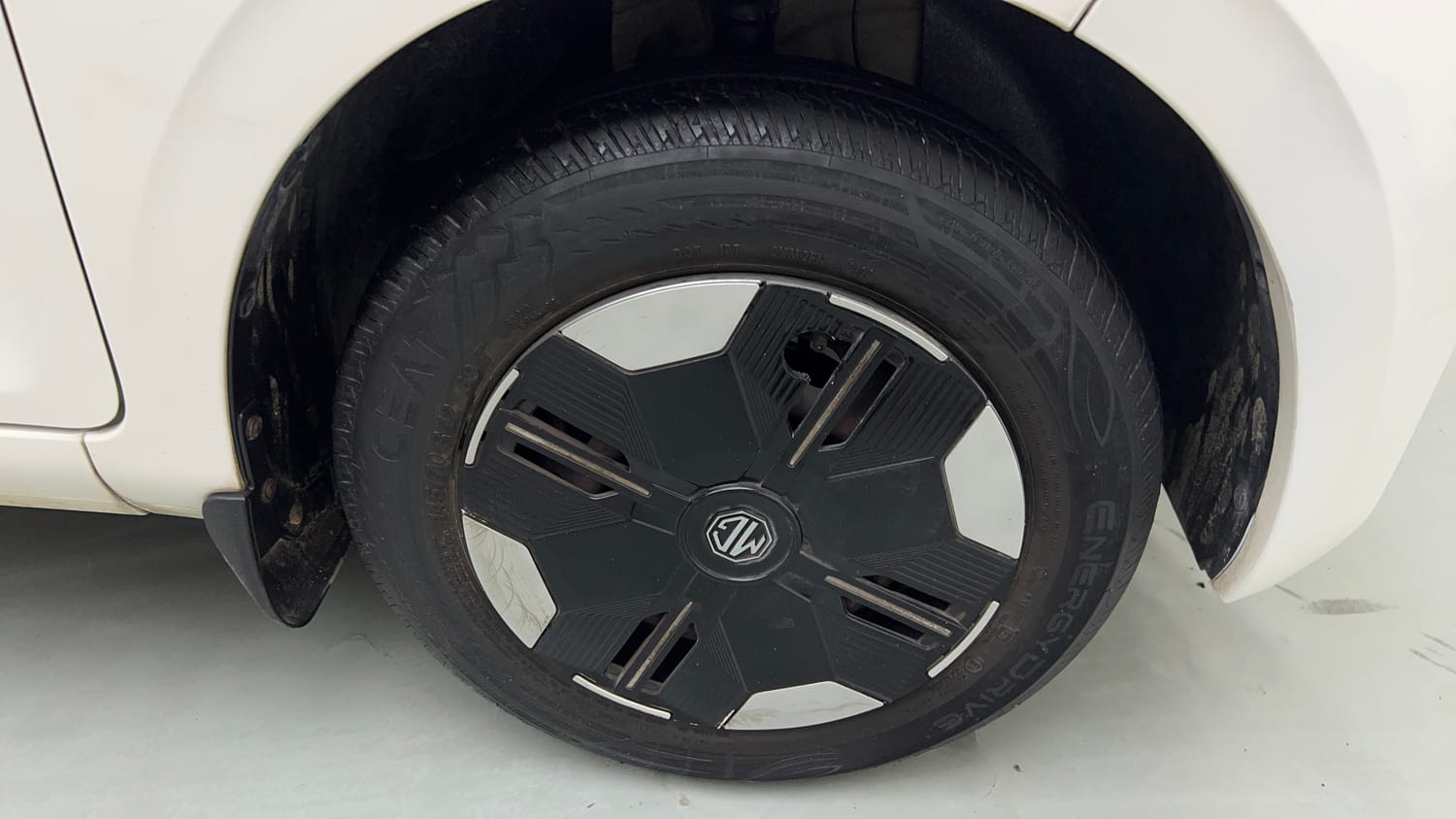 Used 2024 MG Motors Comet EV Excite FC Electric Automatic tyres RIGHT FRONT TYRE RIM VIEW