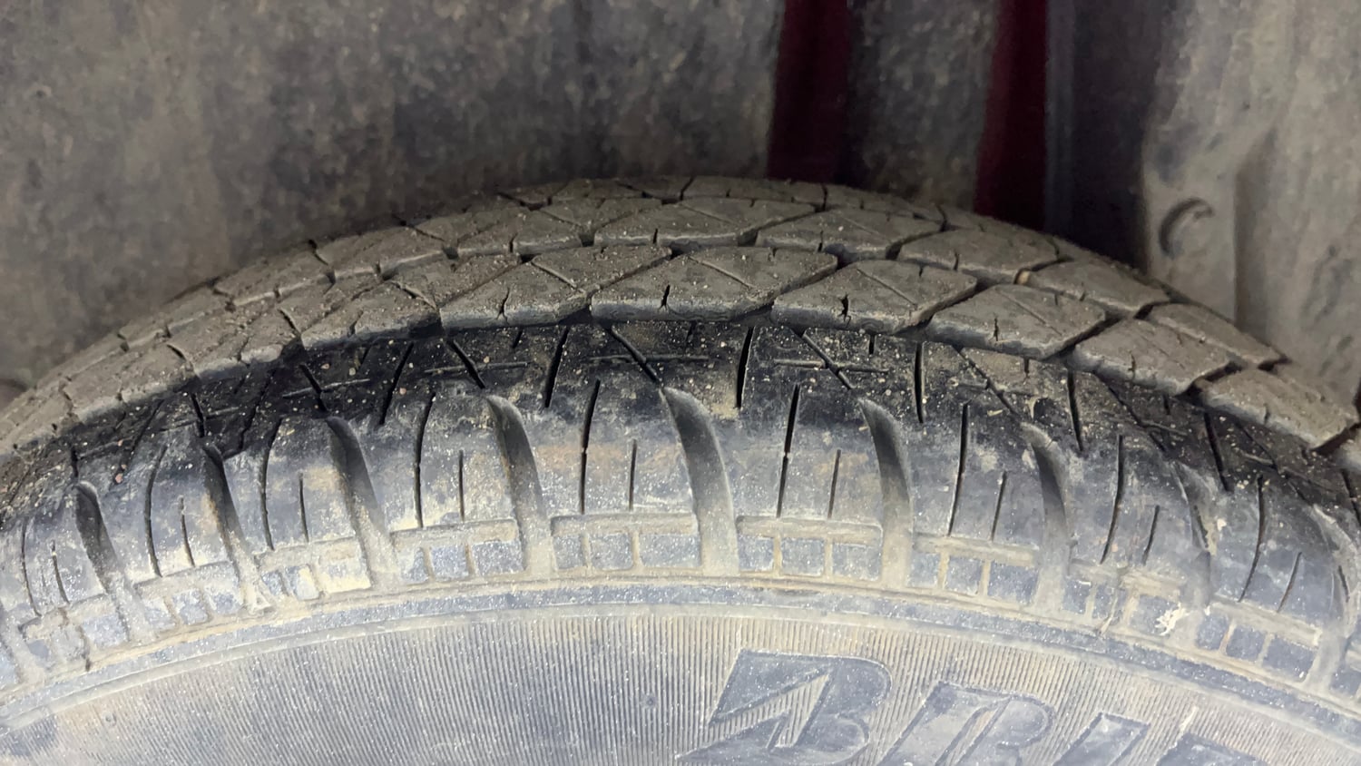 Used 2011 Maruti Suzuki Swift VXi Petrol Manual tyres LEFT REAR TYRE TREAD VIEW