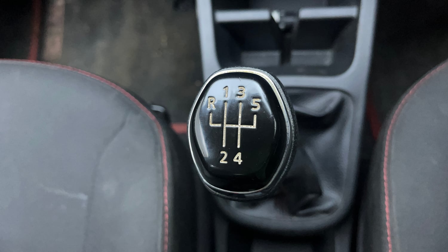 Used 2021 Renault Kwid RXT 1.0 Opt Petrol Manual interior GEAR  KNOB VIEW