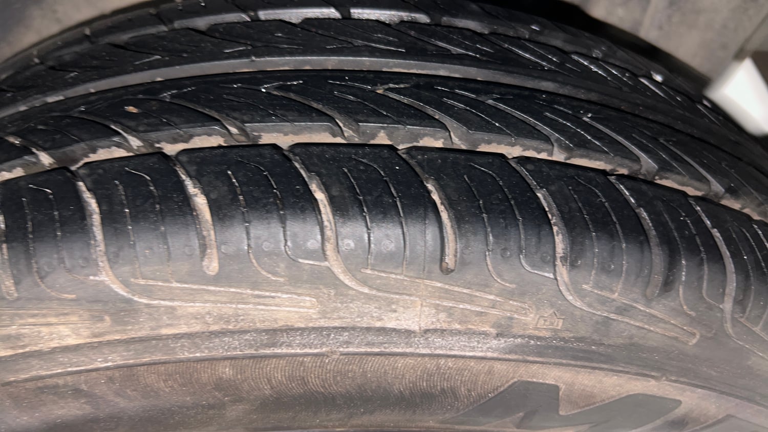 Used 2014 Maruti Suzuki Swift VXi Petrol Manual tyres LEFT REAR TYRE TREAD VIEW