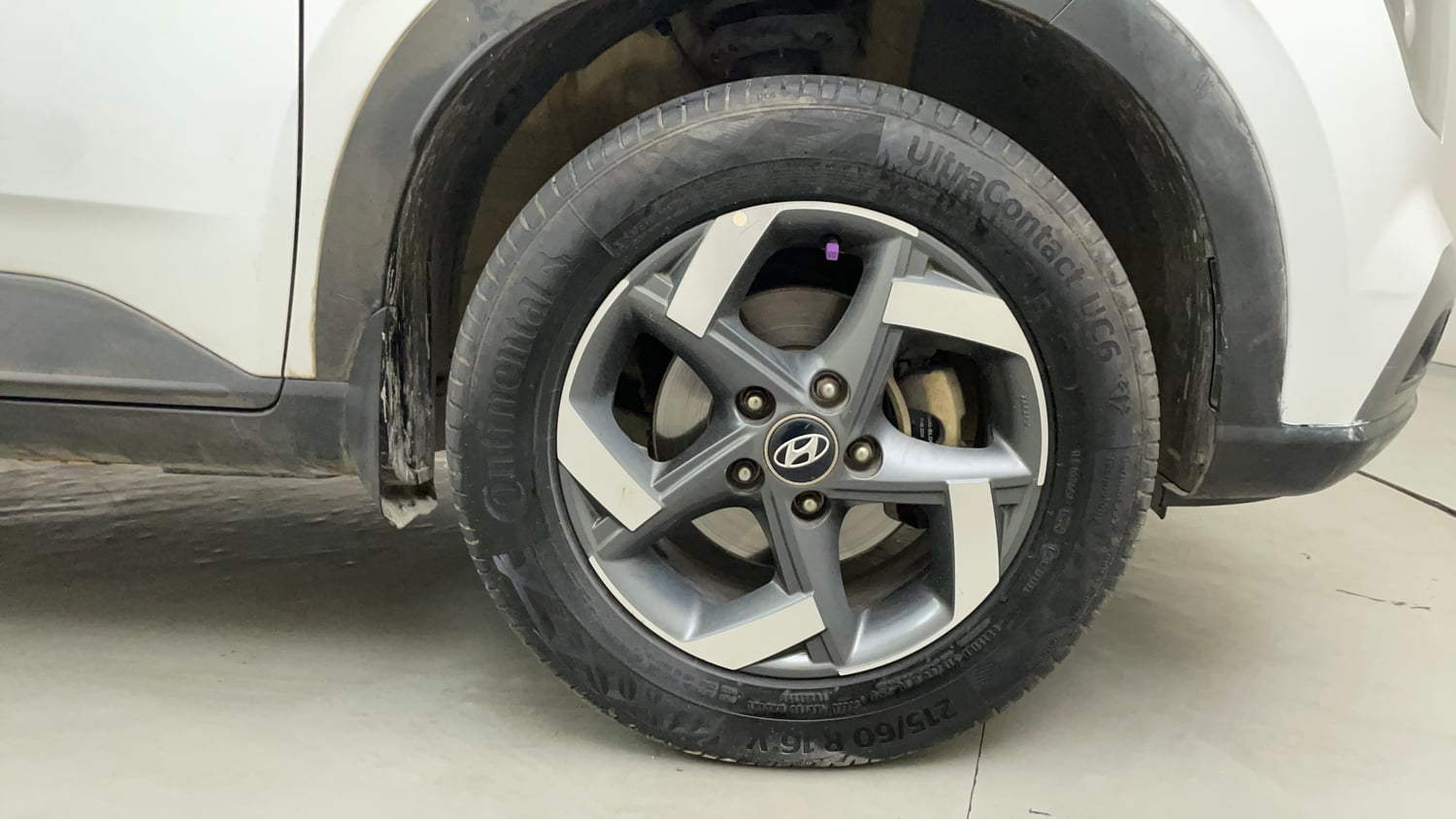 Used 2019 Hyundai Venue SX Plus 1.0 Turbo DCT Petrol Automatic tyres RIGHT FRONT TYRE RIM VIEW