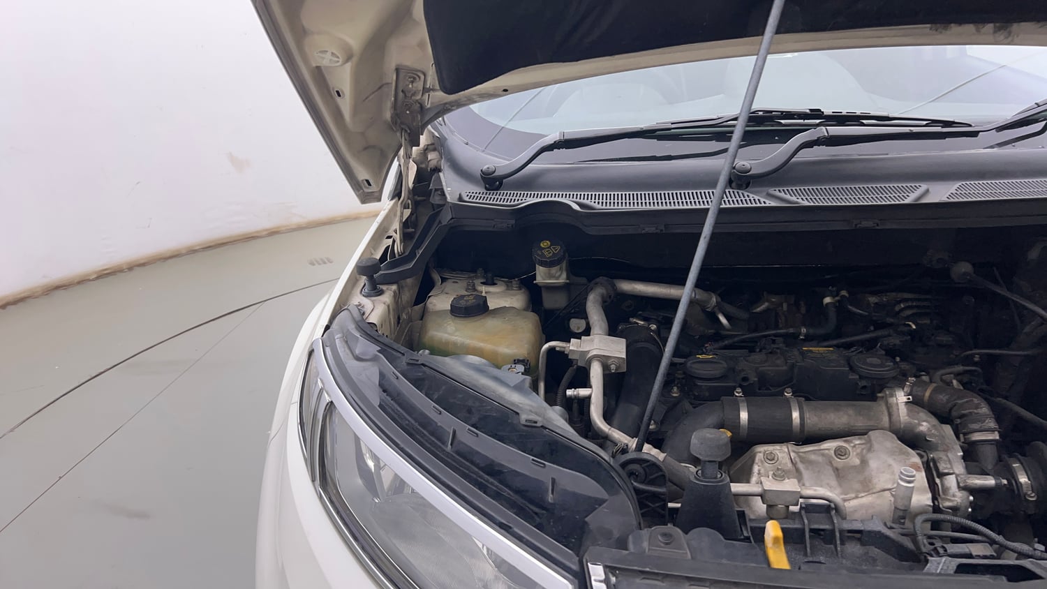 Used 2017 Ford EcoSport Titanium 1.5L TDCi Diesel Manual engine ENGINE RIGHT SIDE HINGE & APRON VIEW