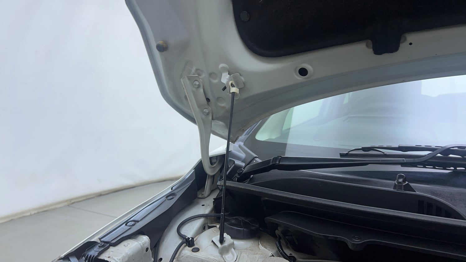 Used 2024 Maruti Suzuki Baleno Alpha MT Petrol Manual engine ENGINE RIGHT SIDE HINGE & APRON VIEW