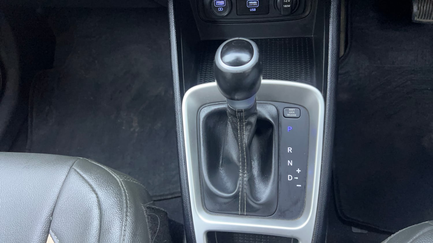 Used 2019 Hyundai Venue SX Plus 1.0 Turbo DCT Petrol Automatic interior GEAR  KNOB VIEW