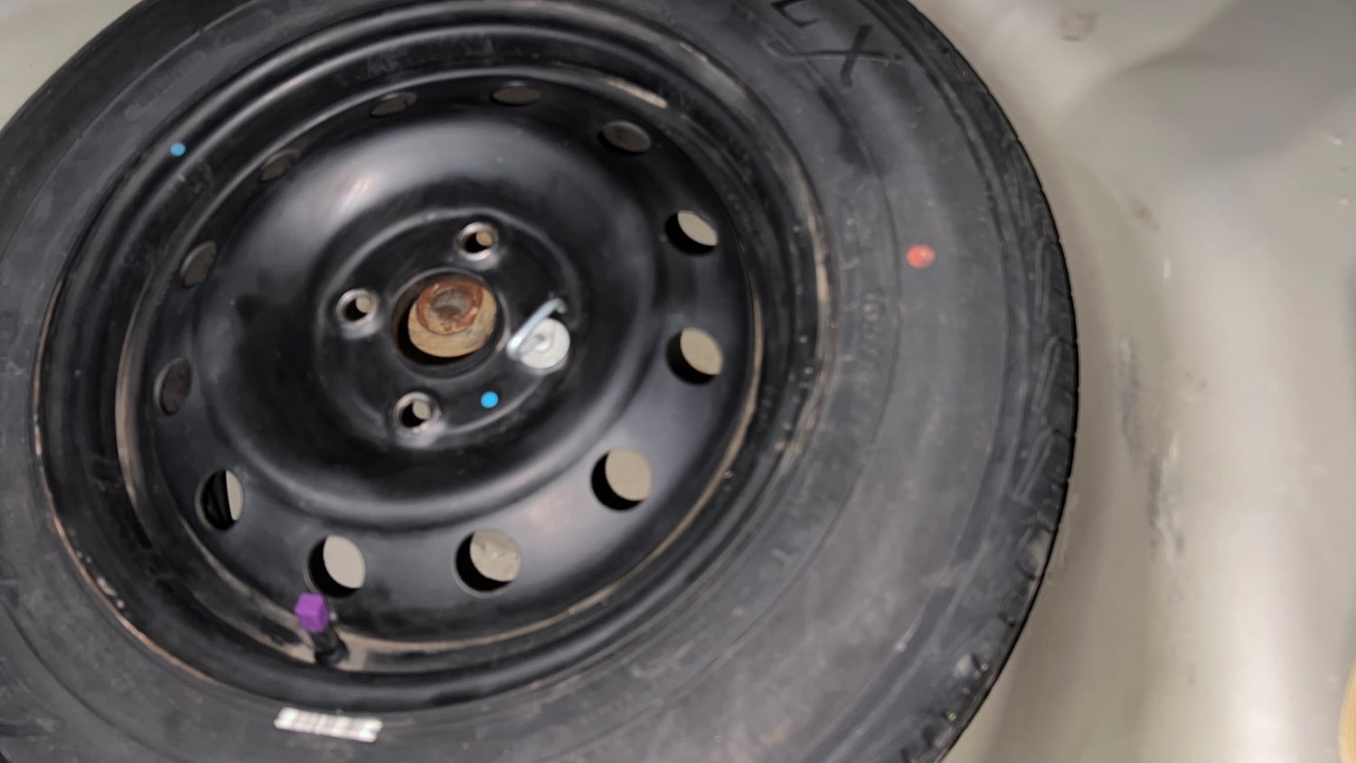 Used 2014 Maruti Suzuki Swift VXi Petrol Manual tyres SPARE TYRE VIEW