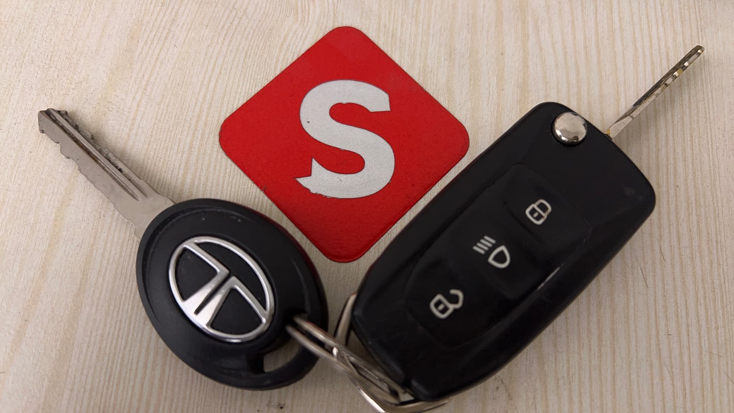 Used 2019 Tata Tiago Revotron XZ w/o Alloy Petrol Manual extra CAR KEY VIEW