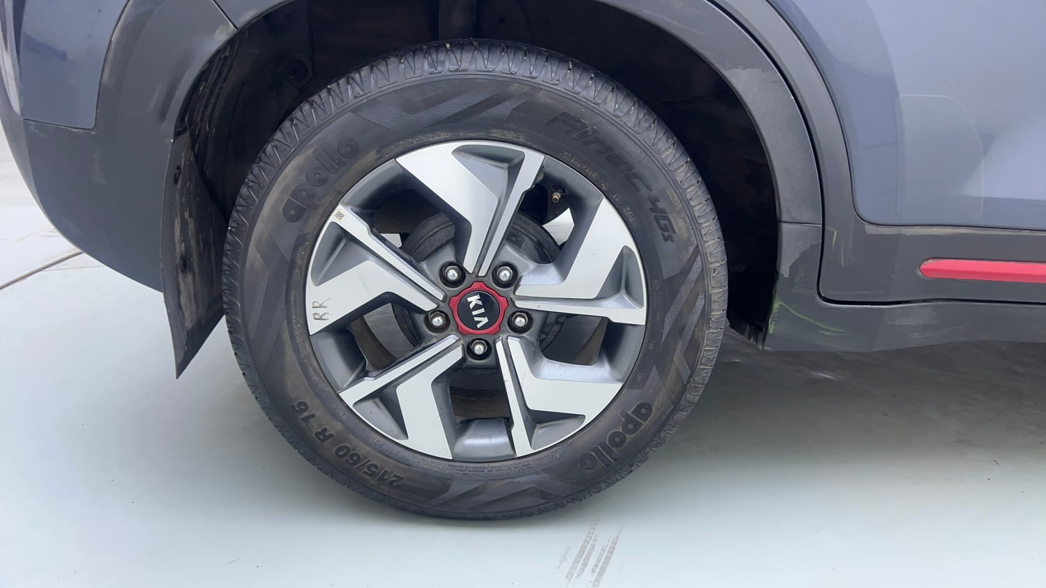 Used 2020 Kia Sonet GTX Plus 1.5 AT Diesel Automatic tyres RIGHT REAR TYRE RIM VIEW