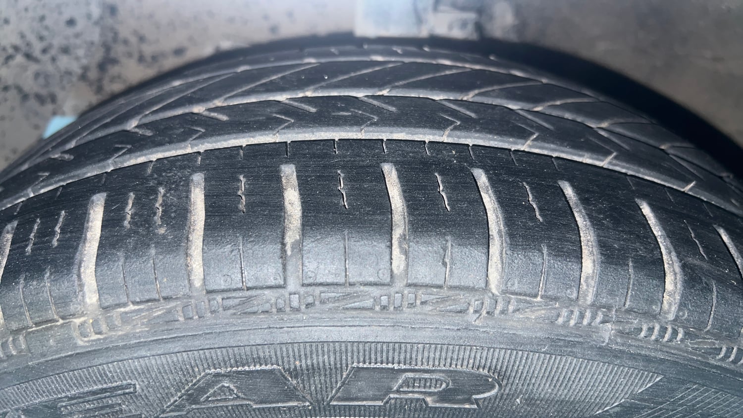 Used 2019 Hyundai Grand i10 Sportz 1.2 Kappa VTVT Petrol Manual tyres LEFT FRONT TYRE TREAD VIEW