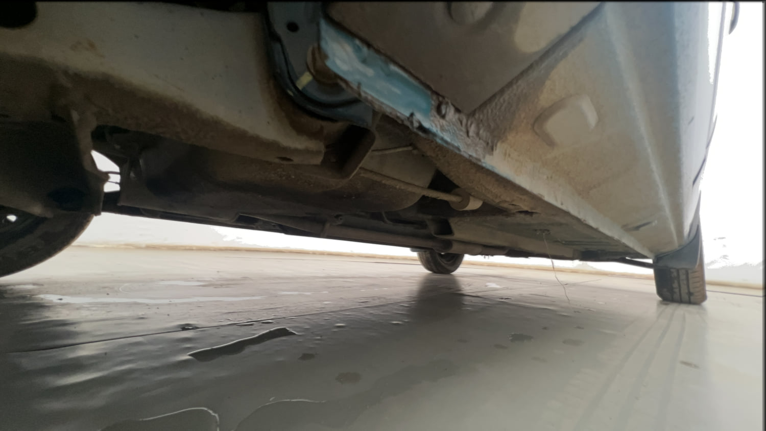 Used 2022 Renault Kwid RXT 1.0 AMT Petrol Automatic extra REAR RIGHT UNDERBODY VIEW
