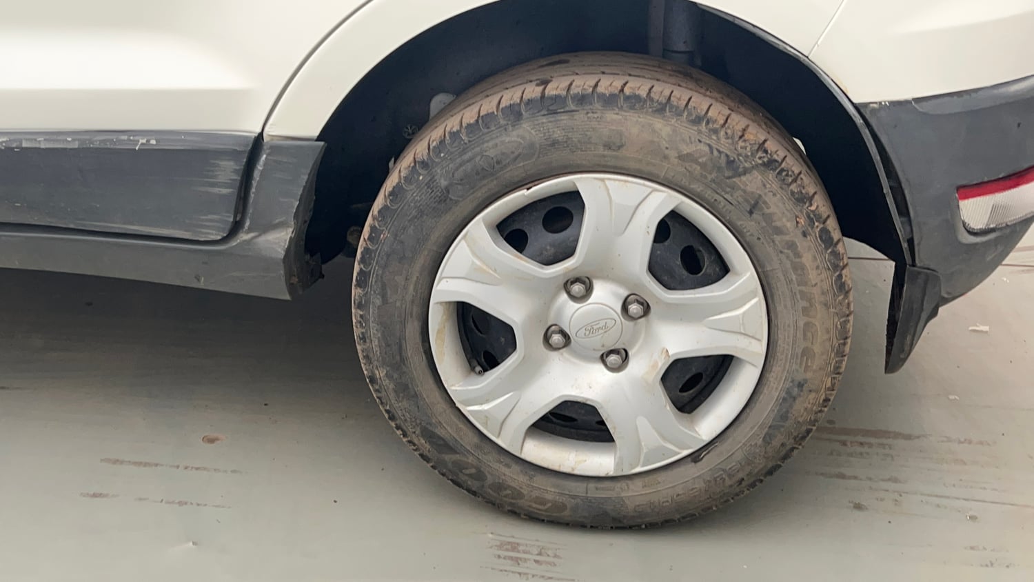 Used 2017 Ford EcoSport Ambiente 1.5L Ti-VCT Petrol Manual tyres LEFT REAR TYRE RIM VIEW