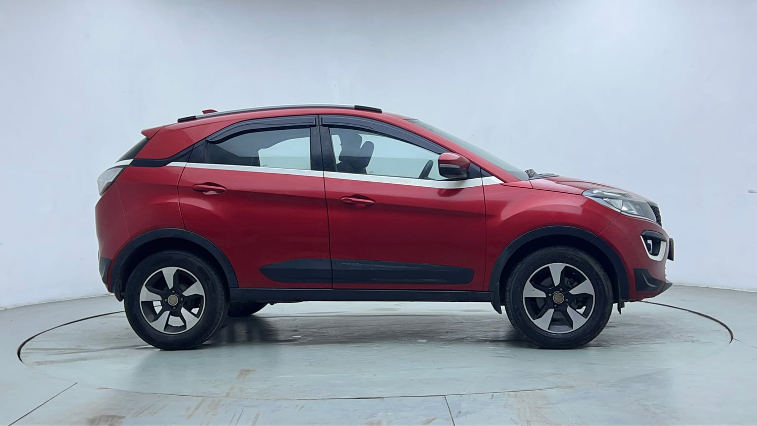 Used 2018 Tata Nexon XZ Plus Petrol Manual exterior RIGHT SIDE VIEW
