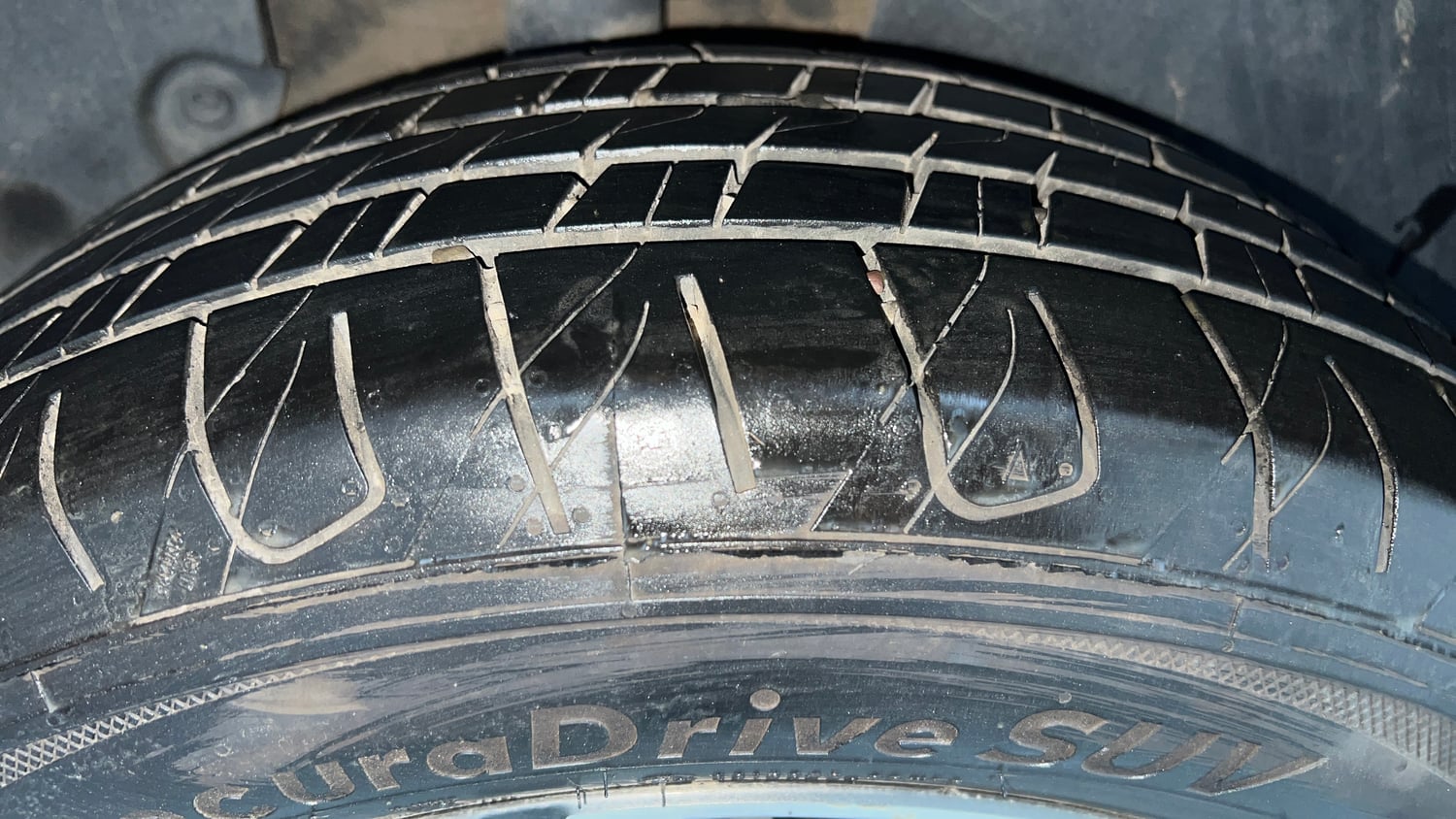 Used 2019 kia Seltos GTX Plus DCT 1.4 Petrol Automatic tyres RIGHT REAR TYRE TREAD VIEW