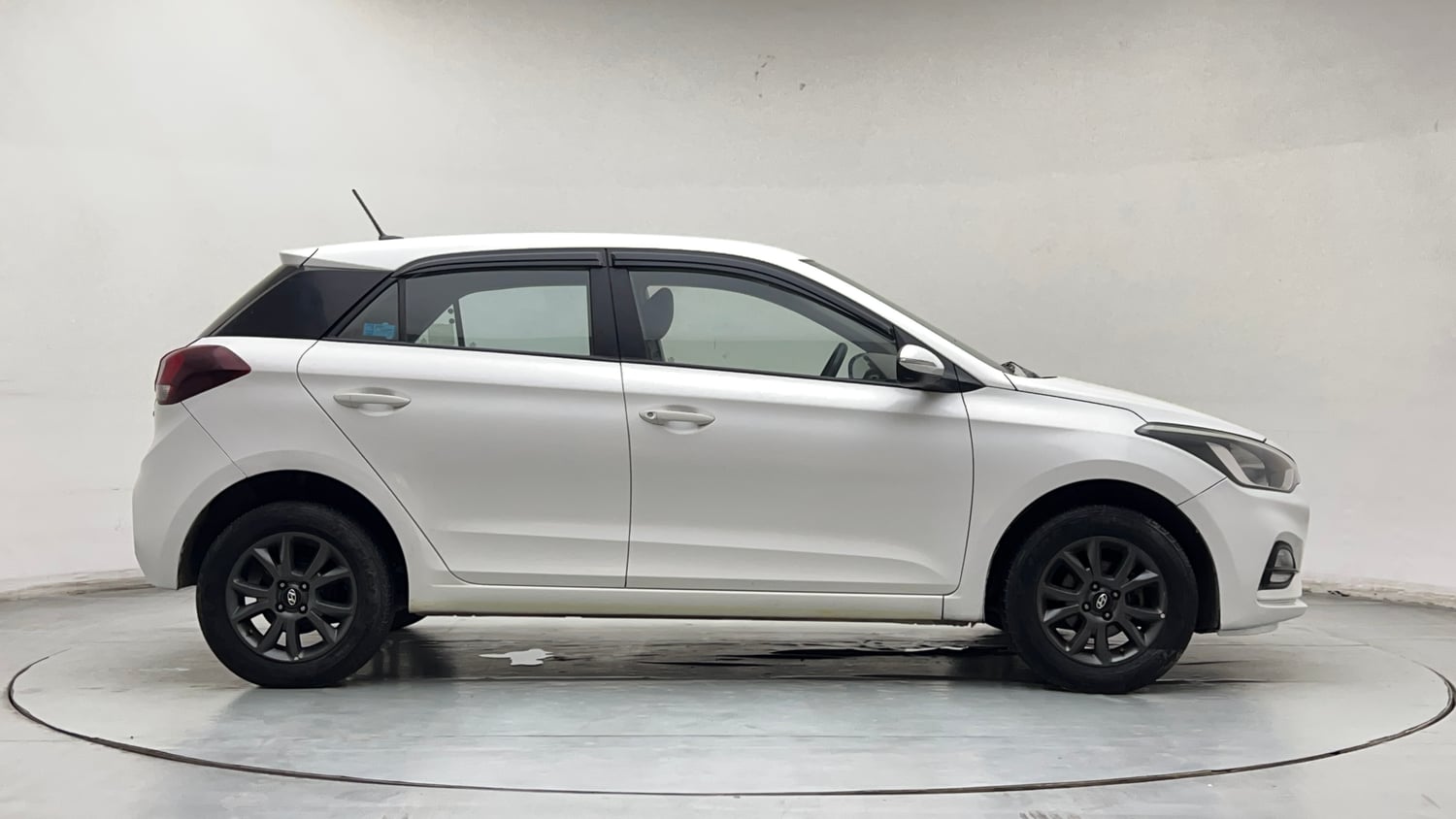 Used 2020 Hyundai Elite i20 Sportz Plus 1.2 Petrol Manual exterior RIGHT SIDE VIEW
