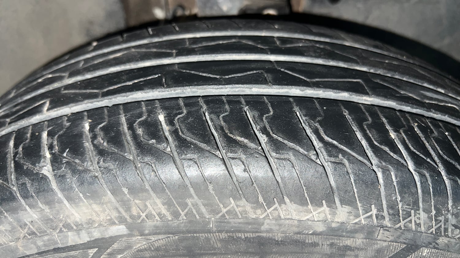Used 2025 Tata Punch Adventure Plus AMT Petrol Automatic tyres RIGHT FRONT TYRE TREAD VIEW