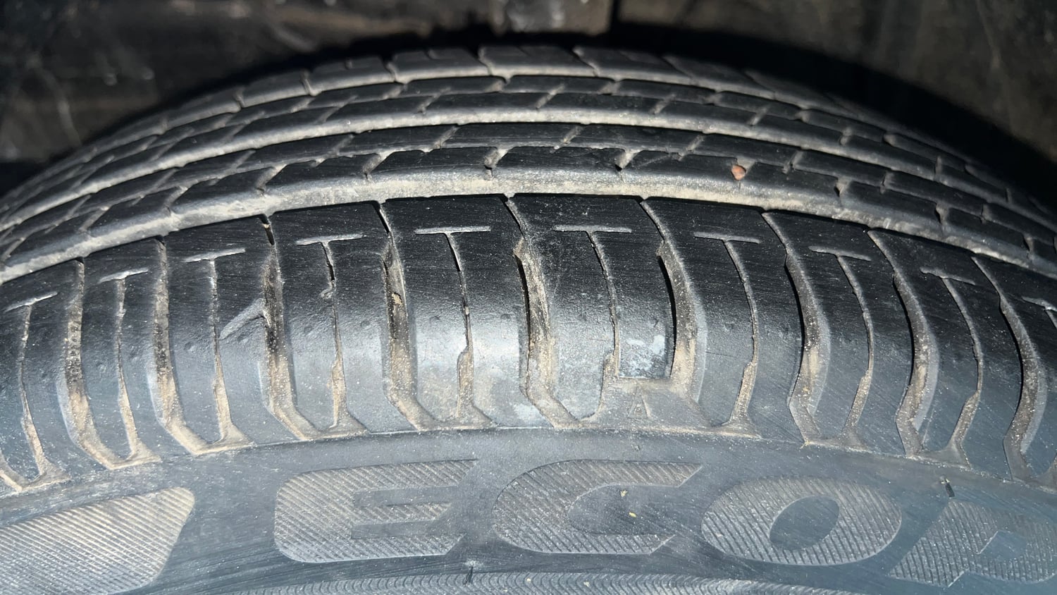 Used 2022 Maruti Suzuki Dzire VXi Petrol Manual tyres LEFT FRONT TYRE TREAD VIEW