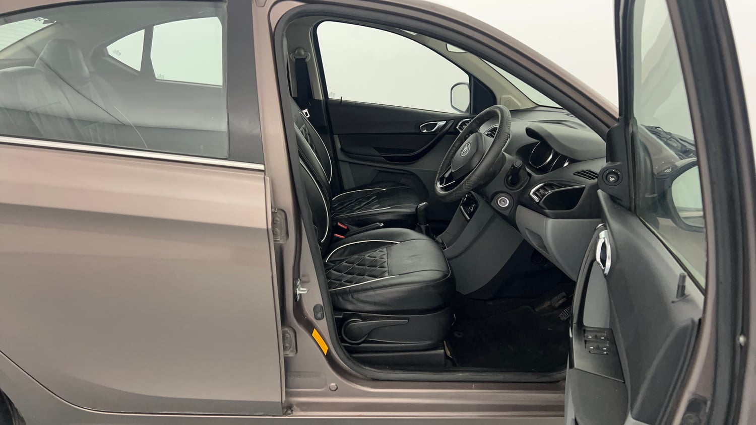 Used 2018 Tata Tigor Revotorq XZ (O) Diesel Manual interior RIGHT SIDE FRONT DOOR CABIN VIEW