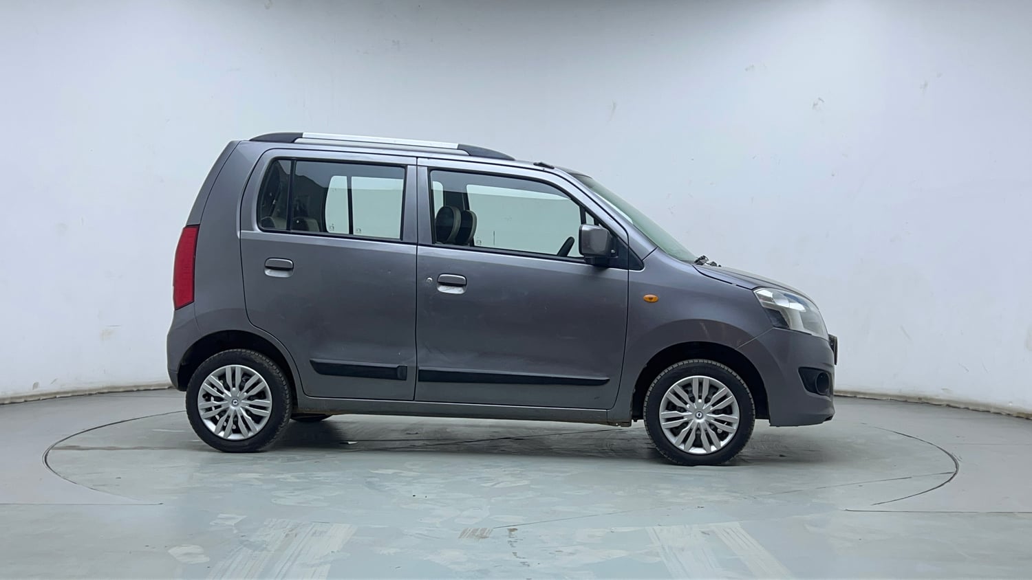 Used 2015 Maruti Suzuki Wagon R VXI Petrol Manual exterior RIGHT SIDE VIEW