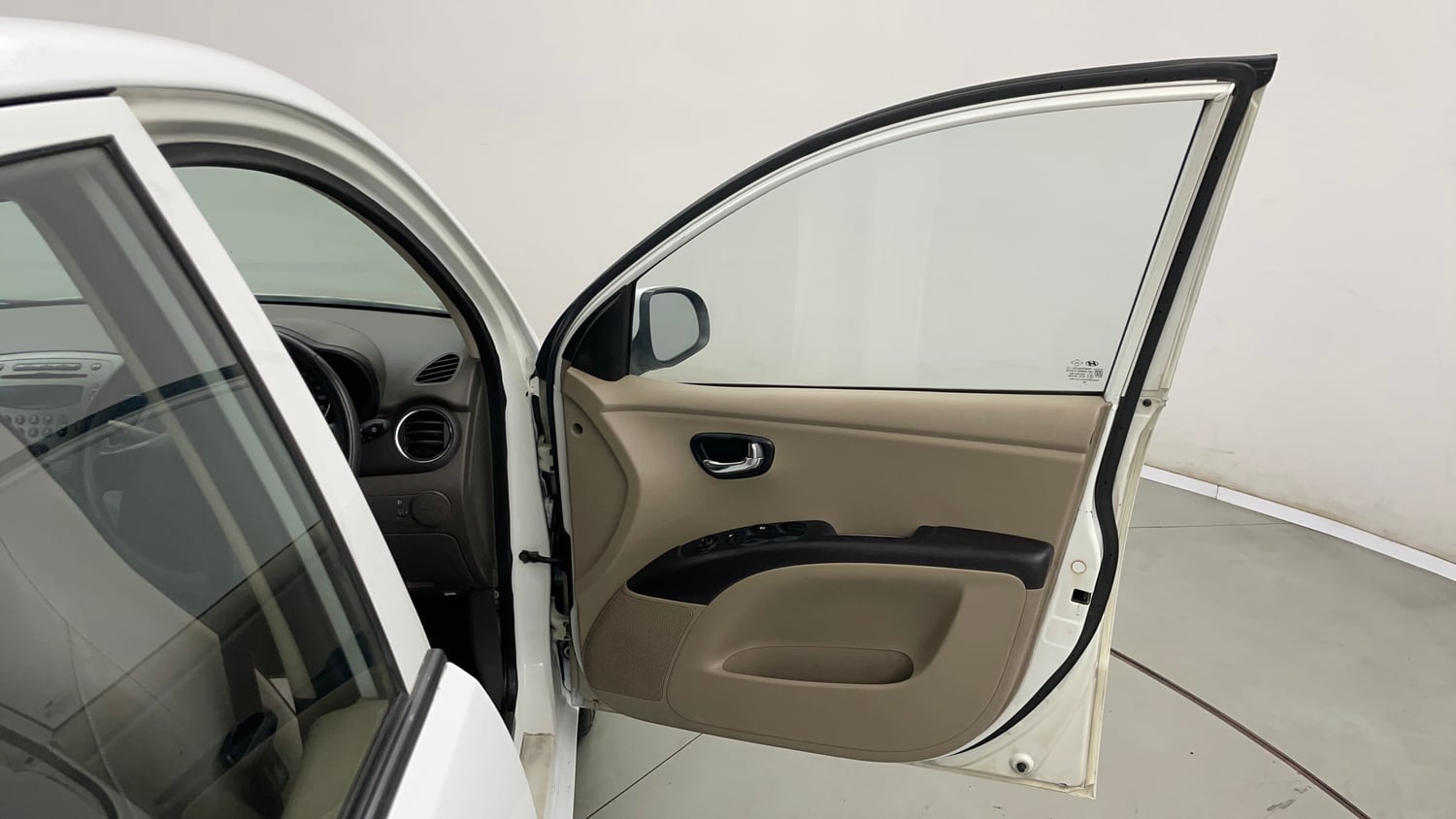 Used 2013 Hyundai i10 Sportz 1.2 Kappa2 Petrol Manual interior RIGHT FRONT DOOR OPEN VIEW