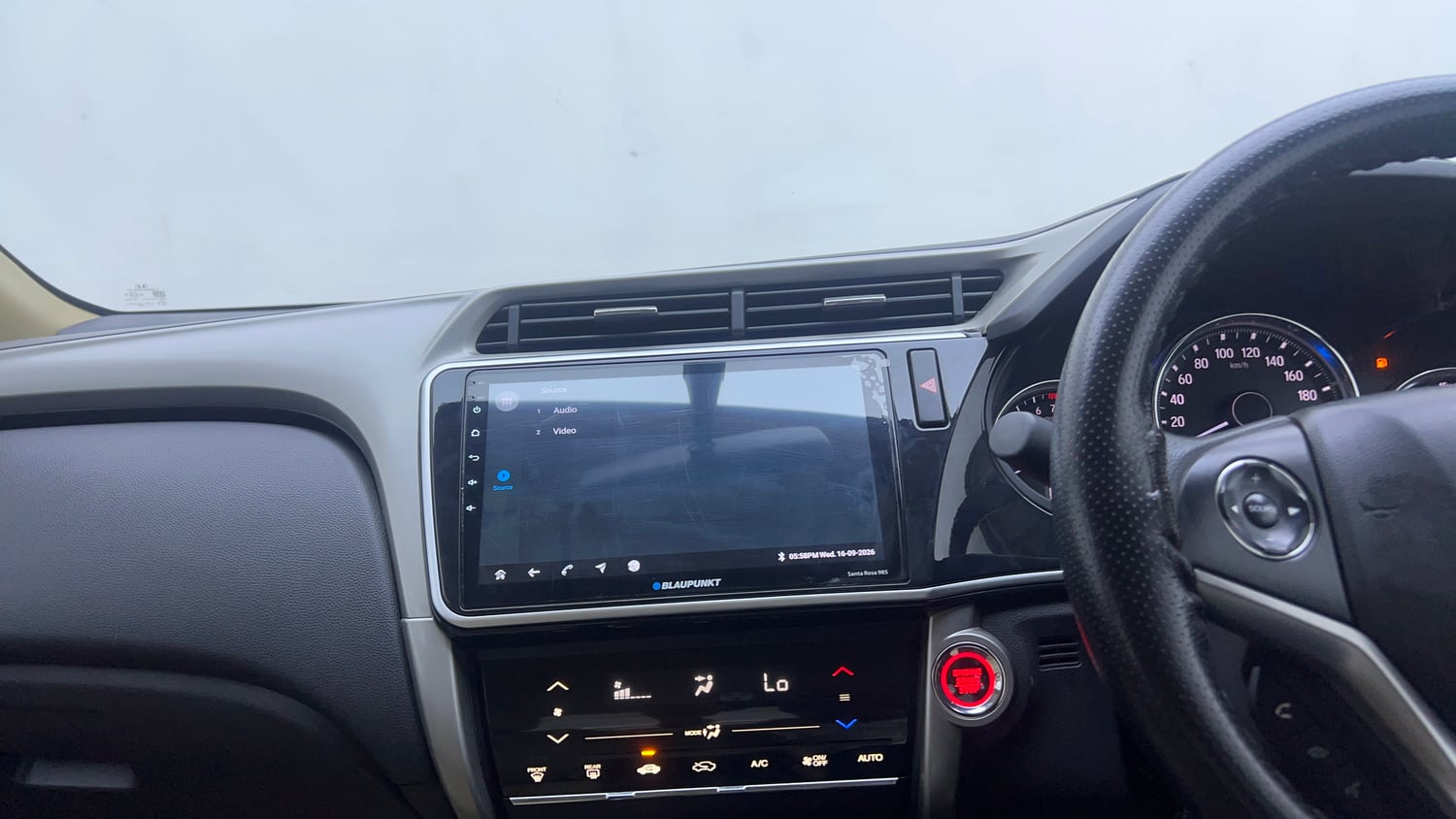 Used 2017 Honda City V CVT Petrol Petrol Automatic interior MUSIC SYSTEM & AC CONTROL VIEW