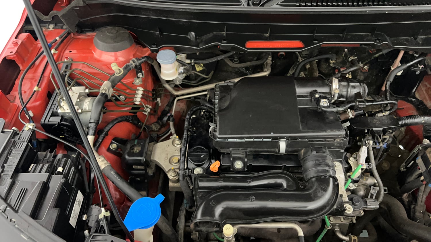 Used 2023 Maruti Suzuki Brezza Zxi Plus Dual Tone Petrol Manual engine ENGINE RIGHT SIDE VIEW