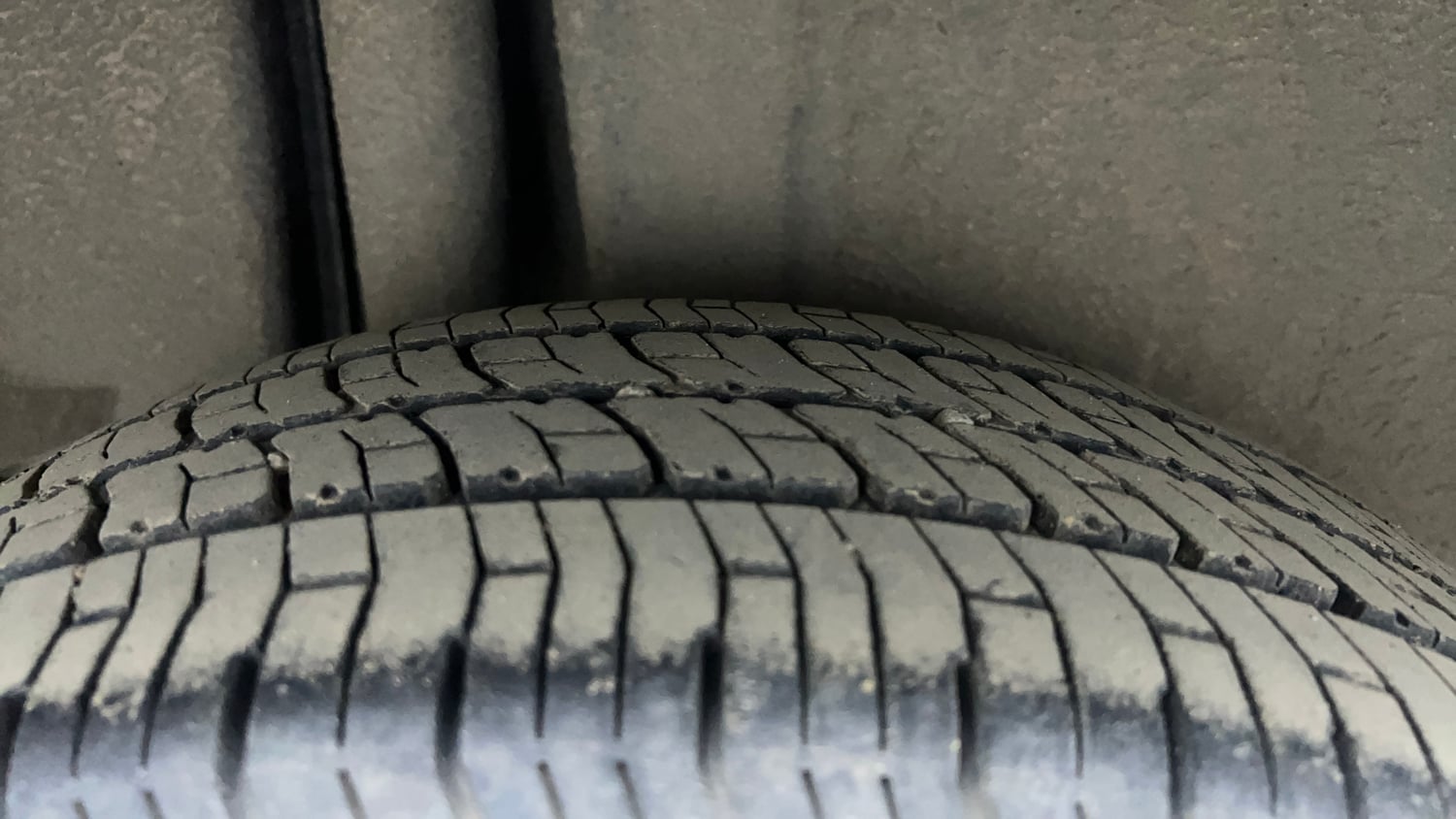 Used 2016 Maruti Suzuki Ciaz ZXi Petrol Manual tyres RIGHT REAR TYRE TREAD VIEW