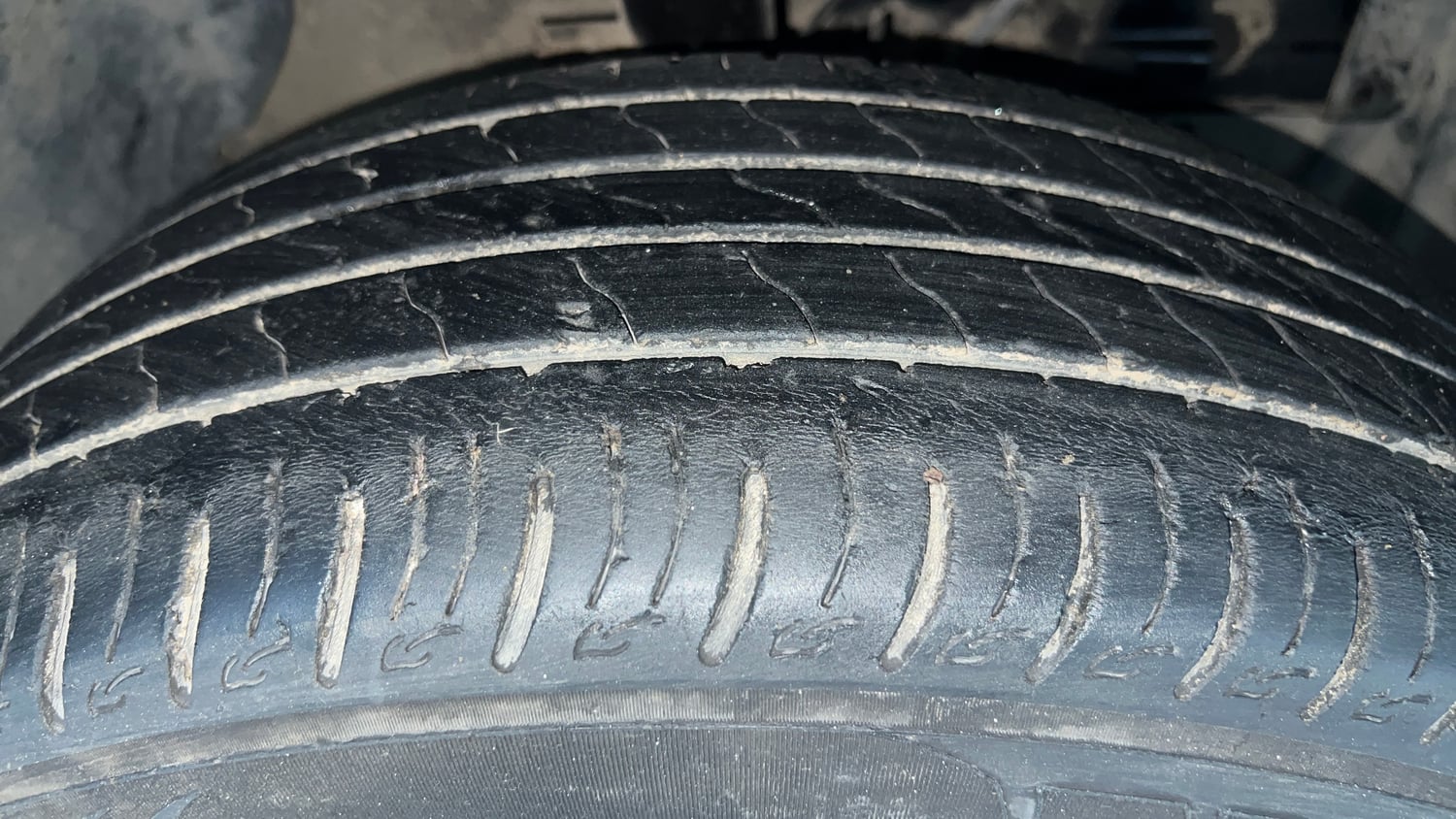 Used 2020 Maruti Suzuki Vitara Brezza VXi AT SHVS Petrol Automatic tyres RIGHT FRONT TYRE TREAD VIEW