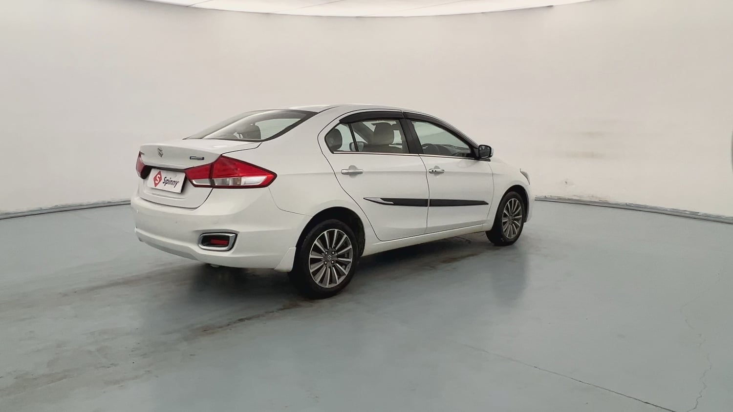 Used 2018 Maruti Suzuki Ciaz Alpha Hybrid 1.5 Petrol Manual exterior RIGHT REAR CORNER VIEW