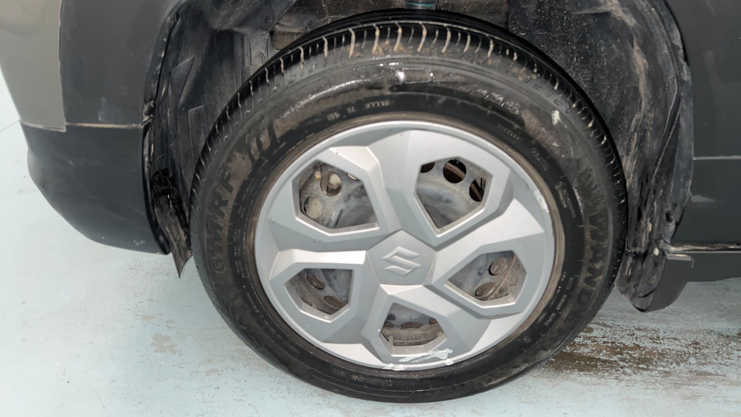 Used 2025 Maruti Suzuki Brezza VXi Petrol Manual tyres LEFT FRONT TYRE RIM VIEW