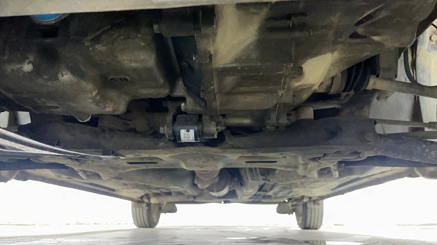 Used 2016 Honda Amaze 1.2 VX i-VTEC Petrol Manual extra FRONT LEFT UNDERBODY VIEW