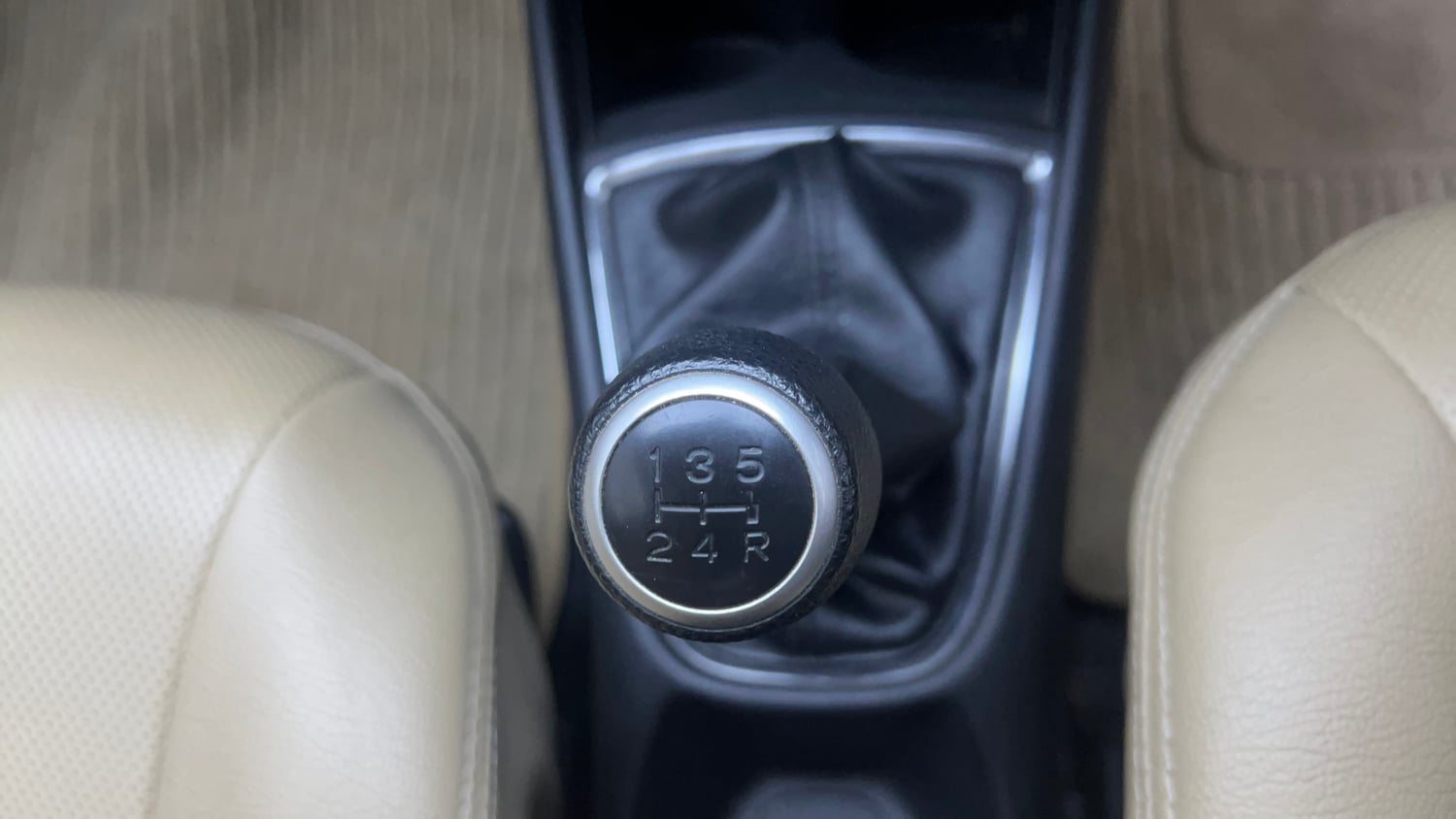 Used 2024 Honda Amaze S 1.2 Petrol MT Petrol Manual interior GEAR  KNOB VIEW
