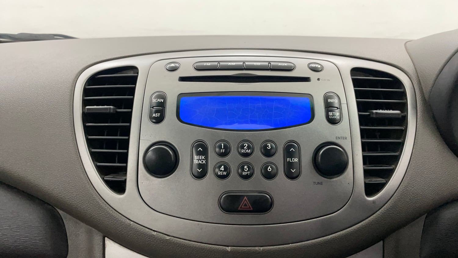 Used 2013 Hyundai i10 Sportz 1.2 Kappa2 Petrol Manual top_features Integrated (in-dash) music system
